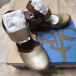 OTBT Rexburg Leather Bronze/Brown Mary Jane Wedges Sz 6 ½M